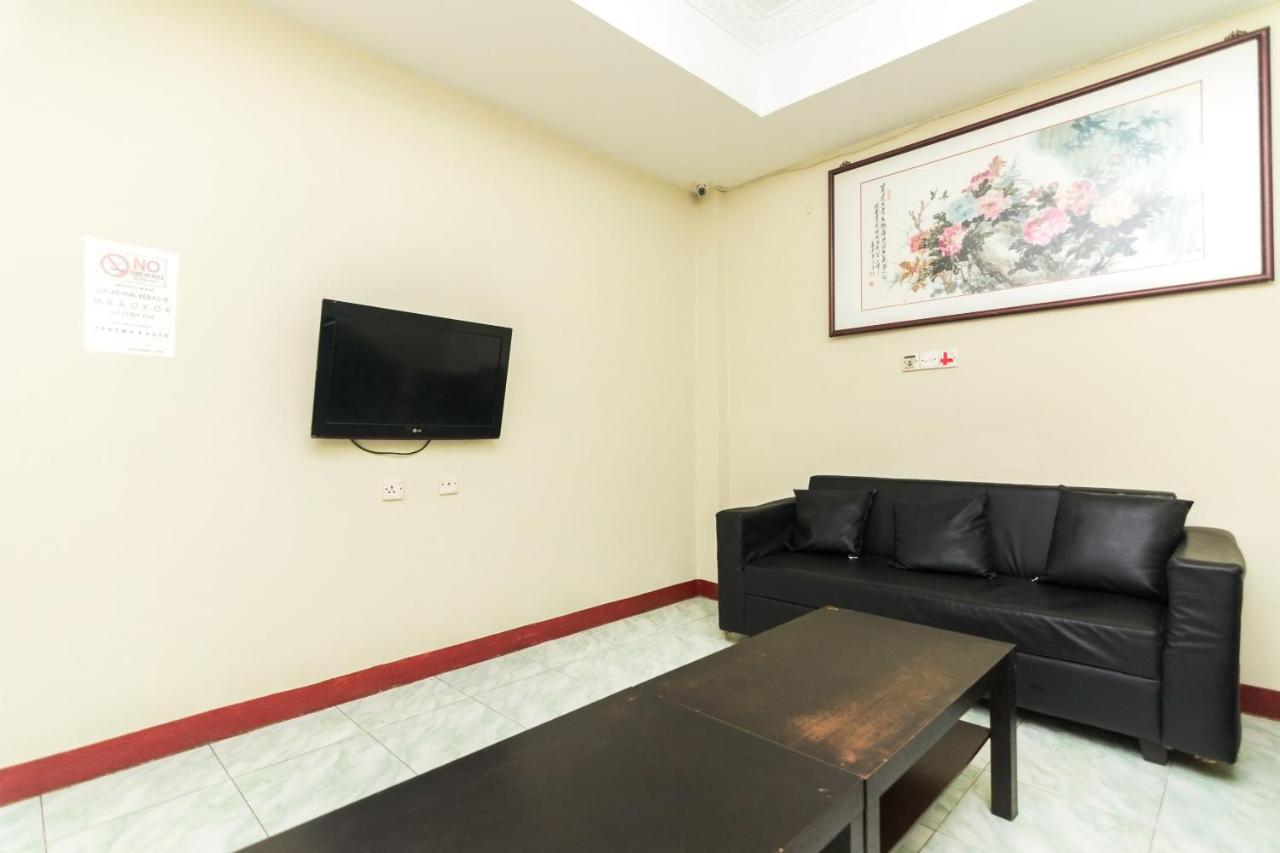 Vaccinated Staff - Oyo 1703 Terang Bintang Hotel Batam Экстерьер фото
