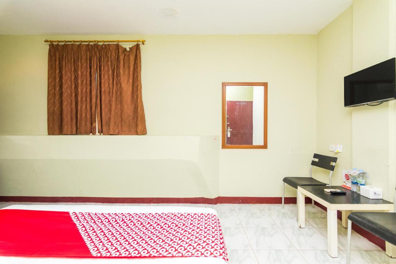 Vaccinated Staff - Oyo 1703 Terang Bintang Hotel Batam Экстерьер фото