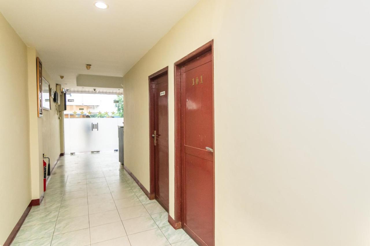 Vaccinated Staff - Oyo 1703 Terang Bintang Hotel Batam Экстерьер фото