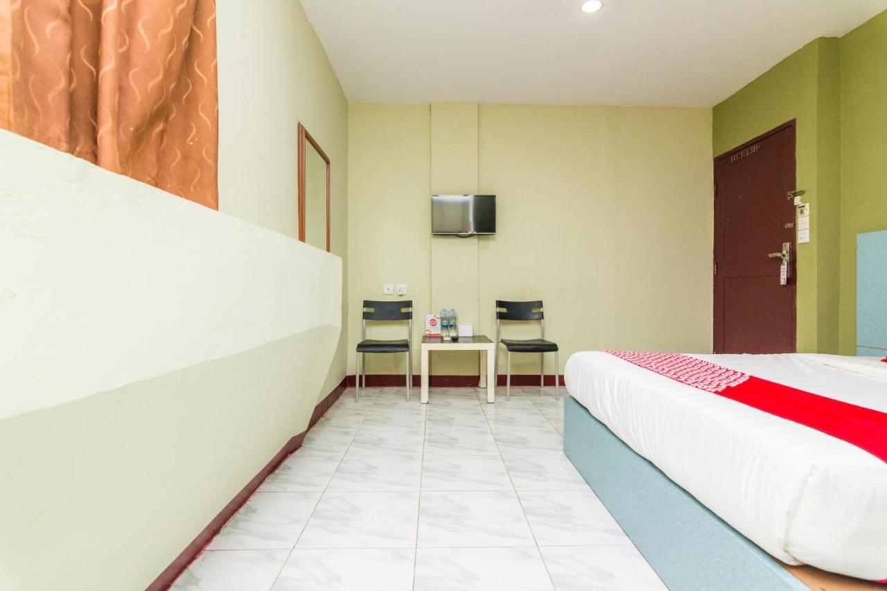 Vaccinated Staff - Oyo 1703 Terang Bintang Hotel Batam Экстерьер фото