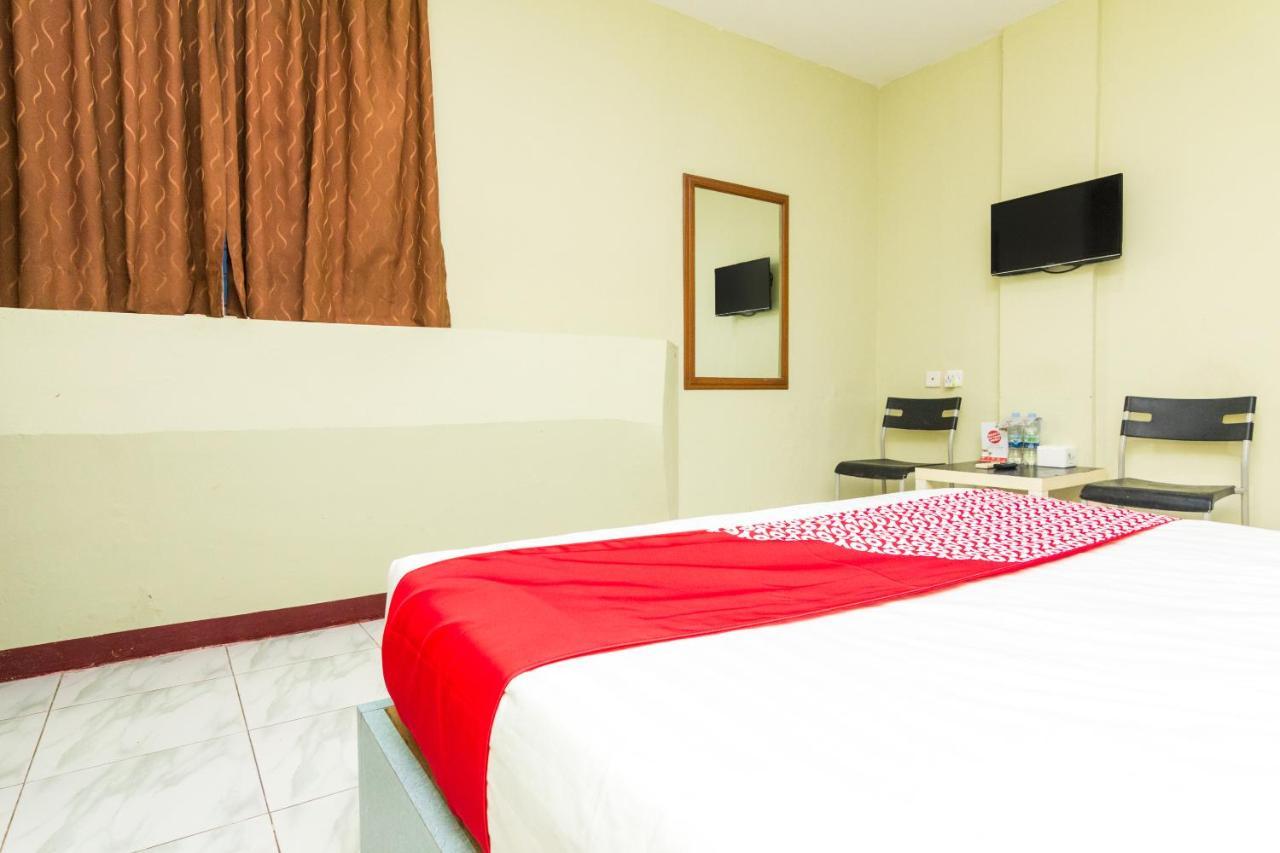 Vaccinated Staff - Oyo 1703 Terang Bintang Hotel Batam Экстерьер фото
