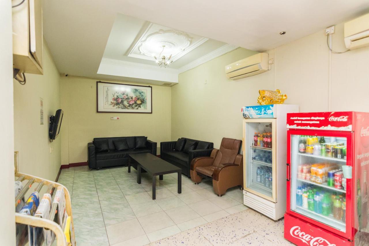 Vaccinated Staff - Oyo 1703 Terang Bintang Hotel Batam Экстерьер фото